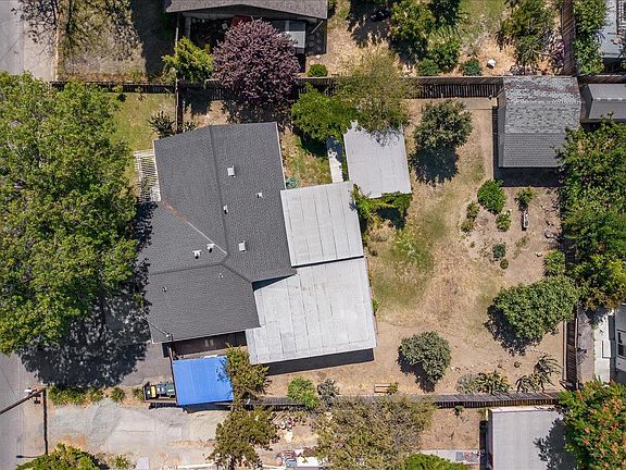3rd image of 1465 Navarro Dr