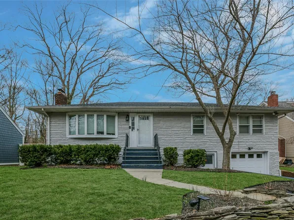 15 Hartman Hill Road, Huntington, NY 11743