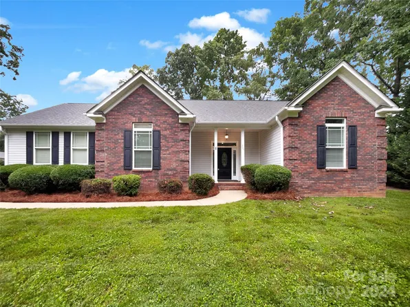 207 General Beauregard St, Stanley, NC 28164