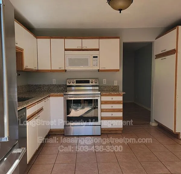 780 SE Marion Ave — Photo 6