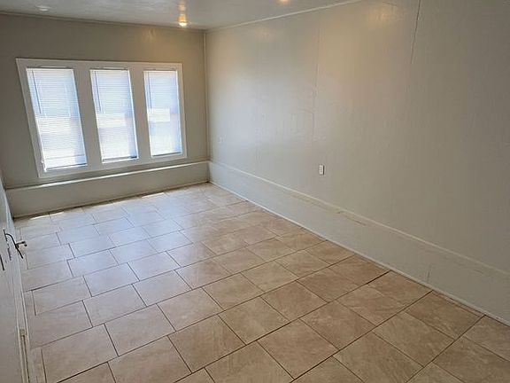 5th image of 350 E Cottonwood Ave