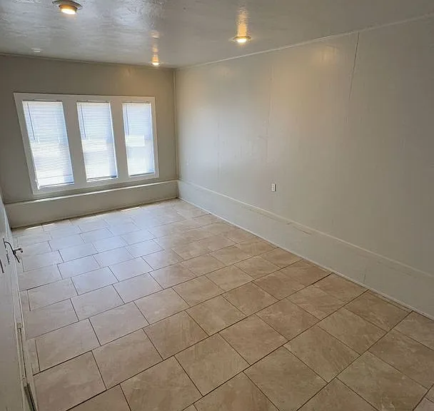 350 E Cottonwood Ave — Photo 5