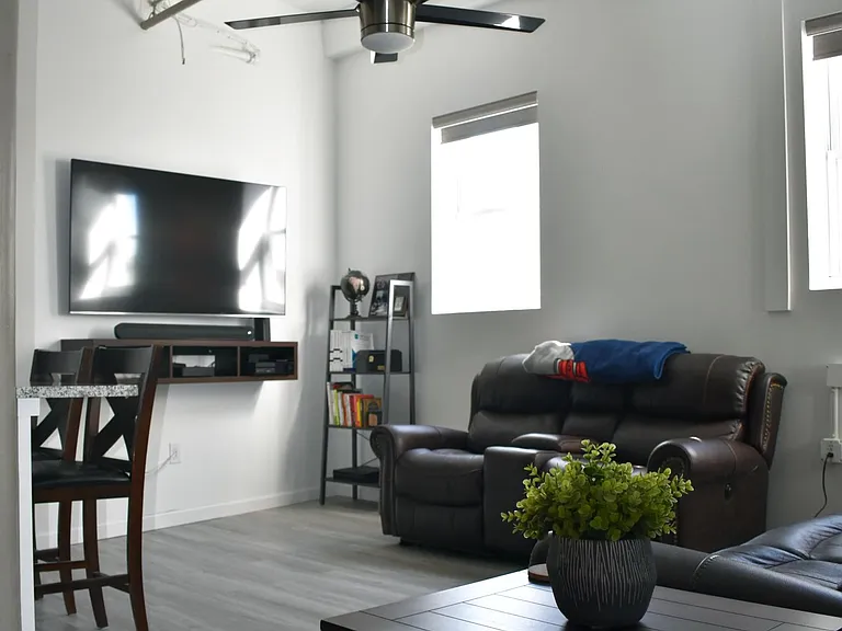 815 Elm St #3B — Photo 3