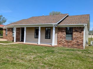 804 Fairlawn Dr, Bolivar, TN 38008