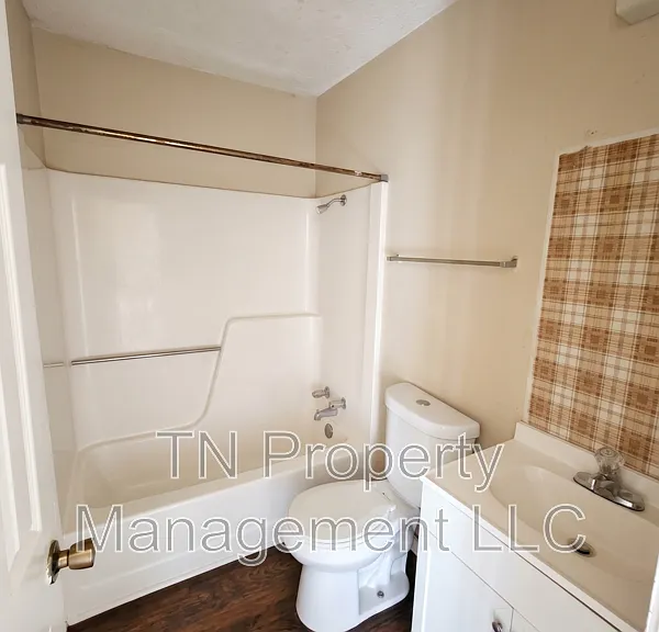 106 Rue Royale #B — Photo 4