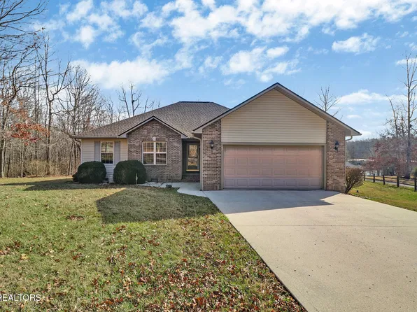 2020 Otomi Dr, Crossville, TN 38572