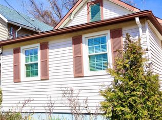 42 Yale St, Inwood, NY 11096
