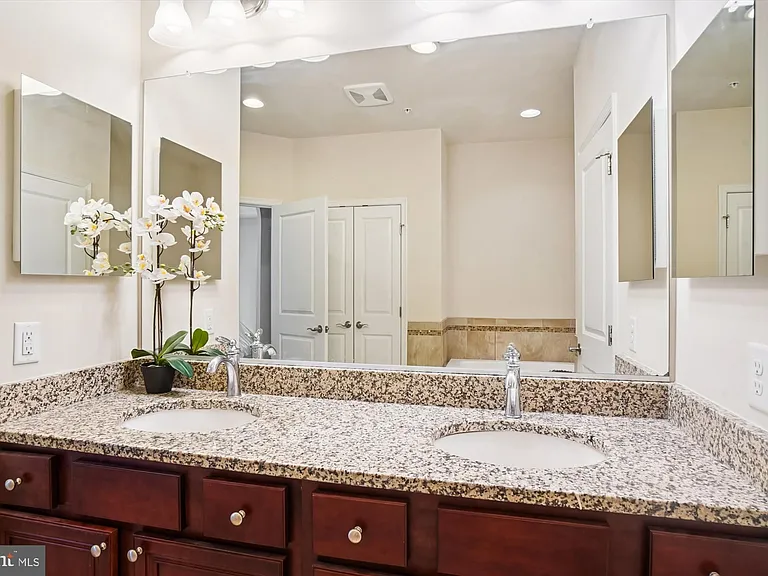 6947 Country Club Ter — Photo 27