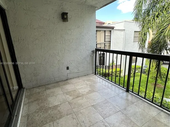9435 Fontainebleau Blvd APT 206, Miami, FL 33172