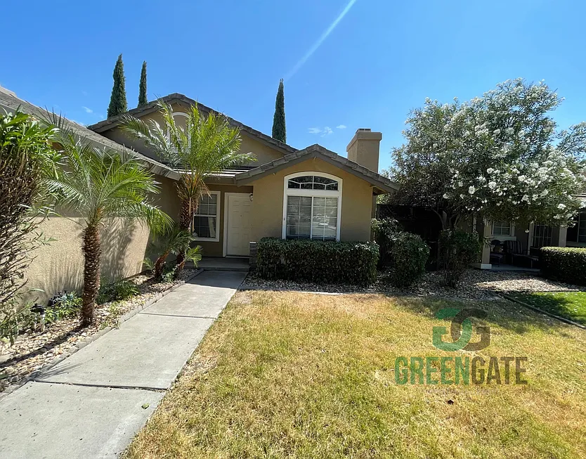 Make This Beautiful Home Yours Today! 3 Bedroom, 2 Bathroom! — Photo 1