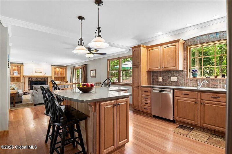 3rd image of 2 Crestwood Drive