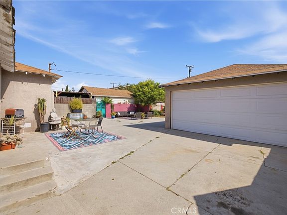 2nd image of 3227 Palm Ave
