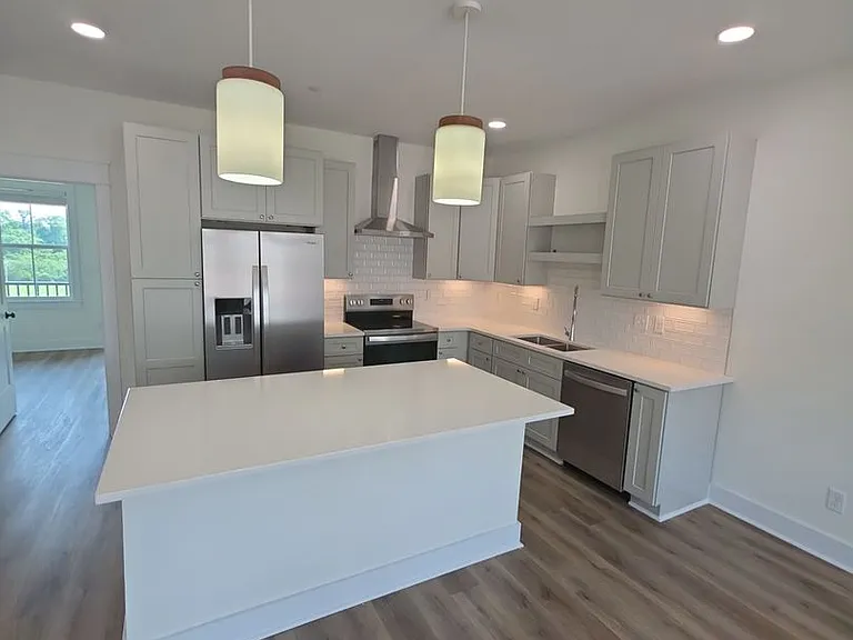 1334 Belfair St — Photo 2