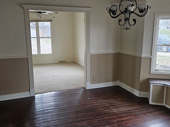 5th image of 107 N Chestnut St