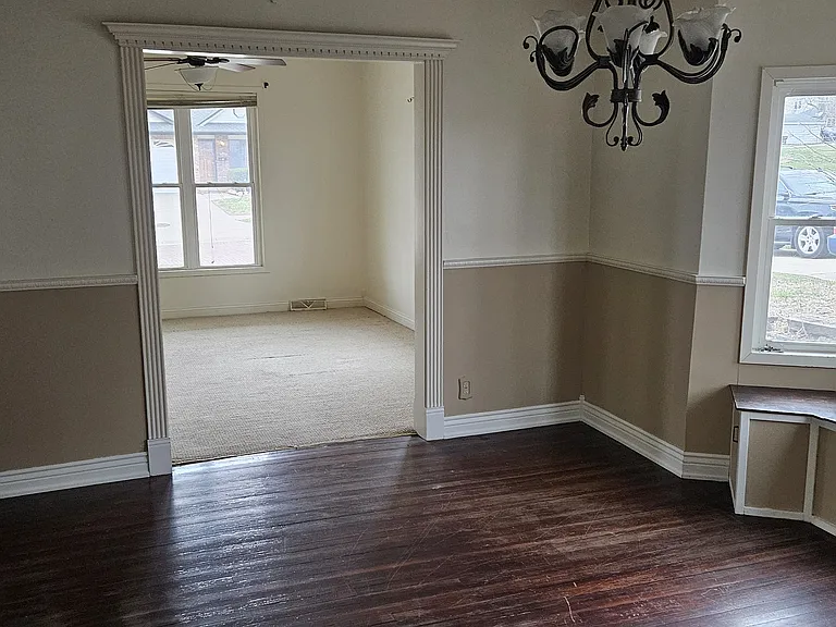 107 N Chestnut St — Photo 5