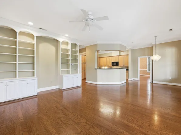 2801 Glenwood Gardens Ln #303, Raleigh, NC 27609