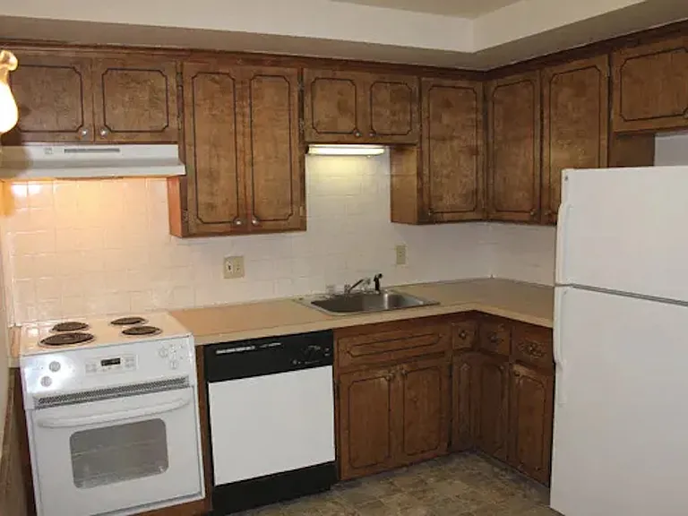 Parkview Manor Apartments — Photo 2