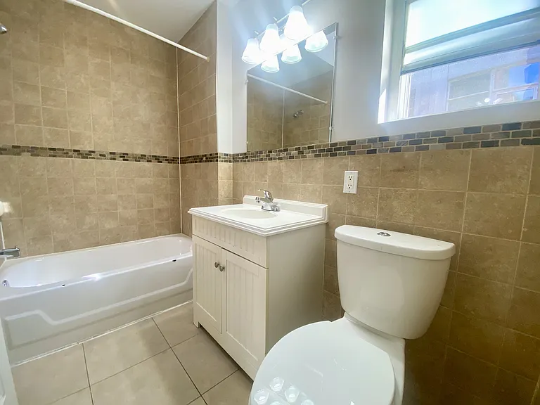 341 Saint Clair Ave W #E — Photo 8