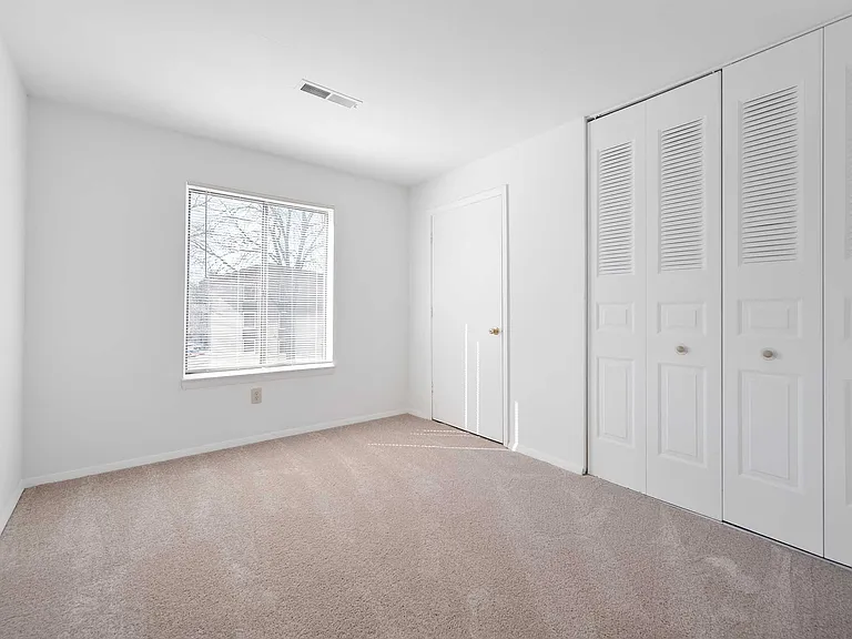 Foxridge Apartment Homes — Photo 184