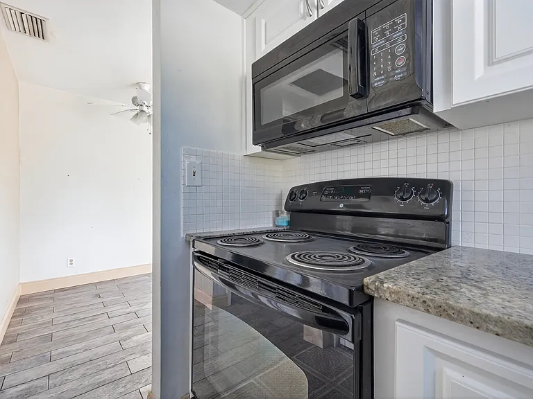 535 12th Ave NE #3 — Photo 6