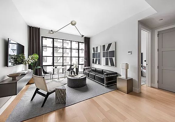 2nd image of 147 Ludlow St #4B