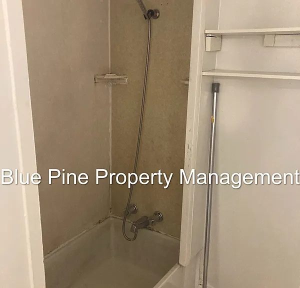 560 Oneida Ave #1 — Photo 5