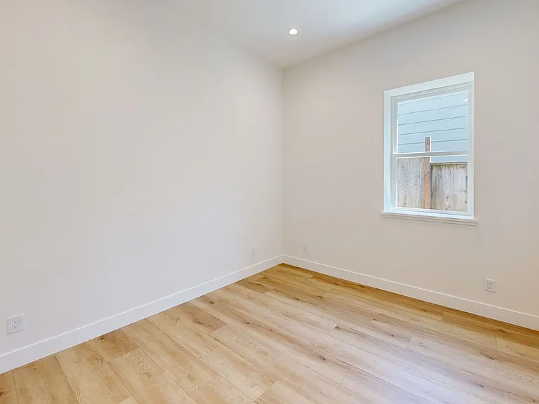 2952 Folsom St — Photo 7