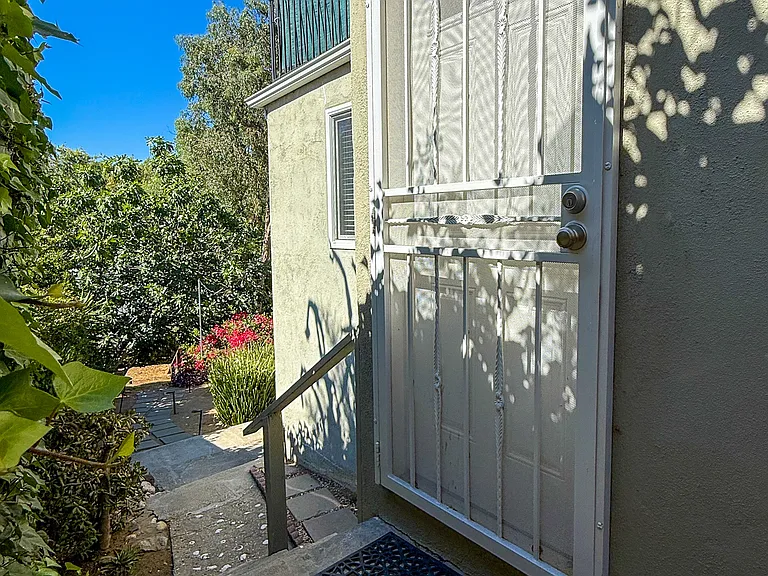 6255 1/2 Saylin Ln — Photo 34