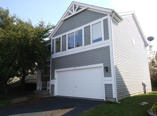 913 Schooner Ct, Round Lake Park, IL 60073