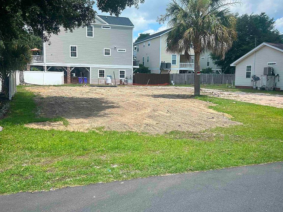 1st image of 330 Lakeside Dr.
