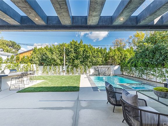 3rd image of 4444 Camellia Ave