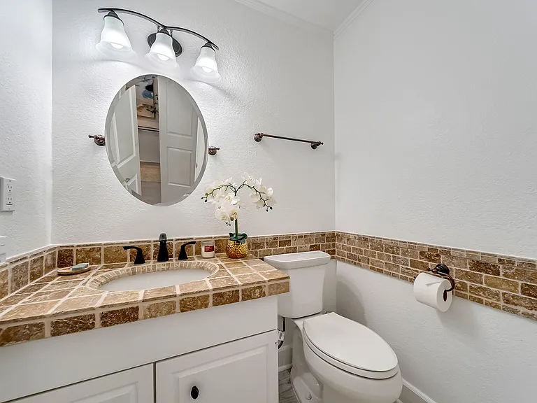 516 S Post Oak Ln #18 — Photo 9