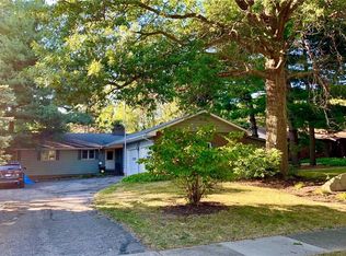 4270 Parklawn Dr, Willoughby, OH 44094