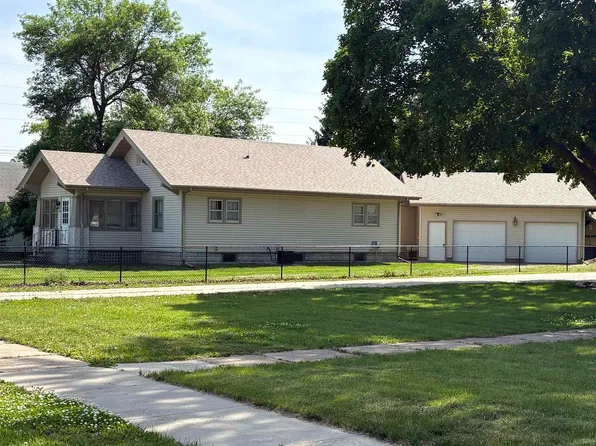 155 N 5th St, Oakland, NE 68045