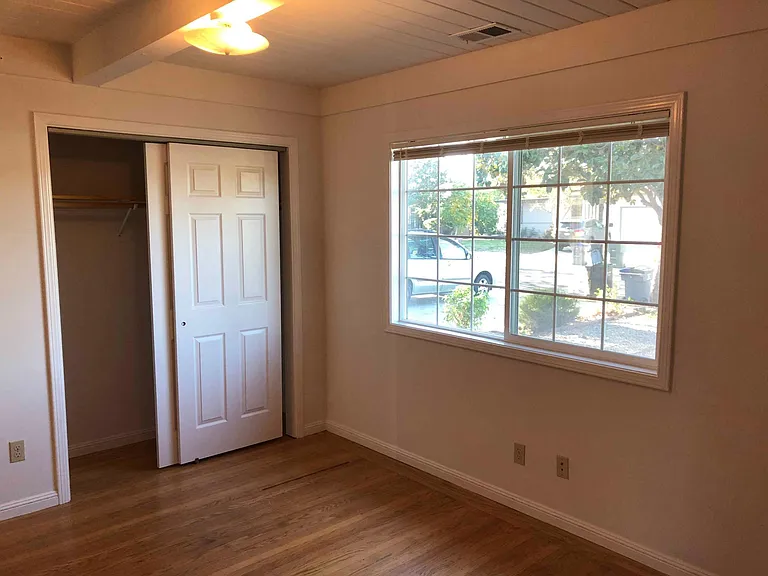 592 Manzanita Ave — Photo 4