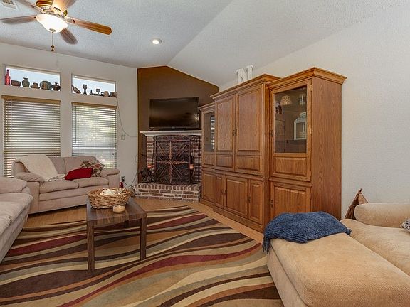 2nd image of 102 E Forestwood Dr