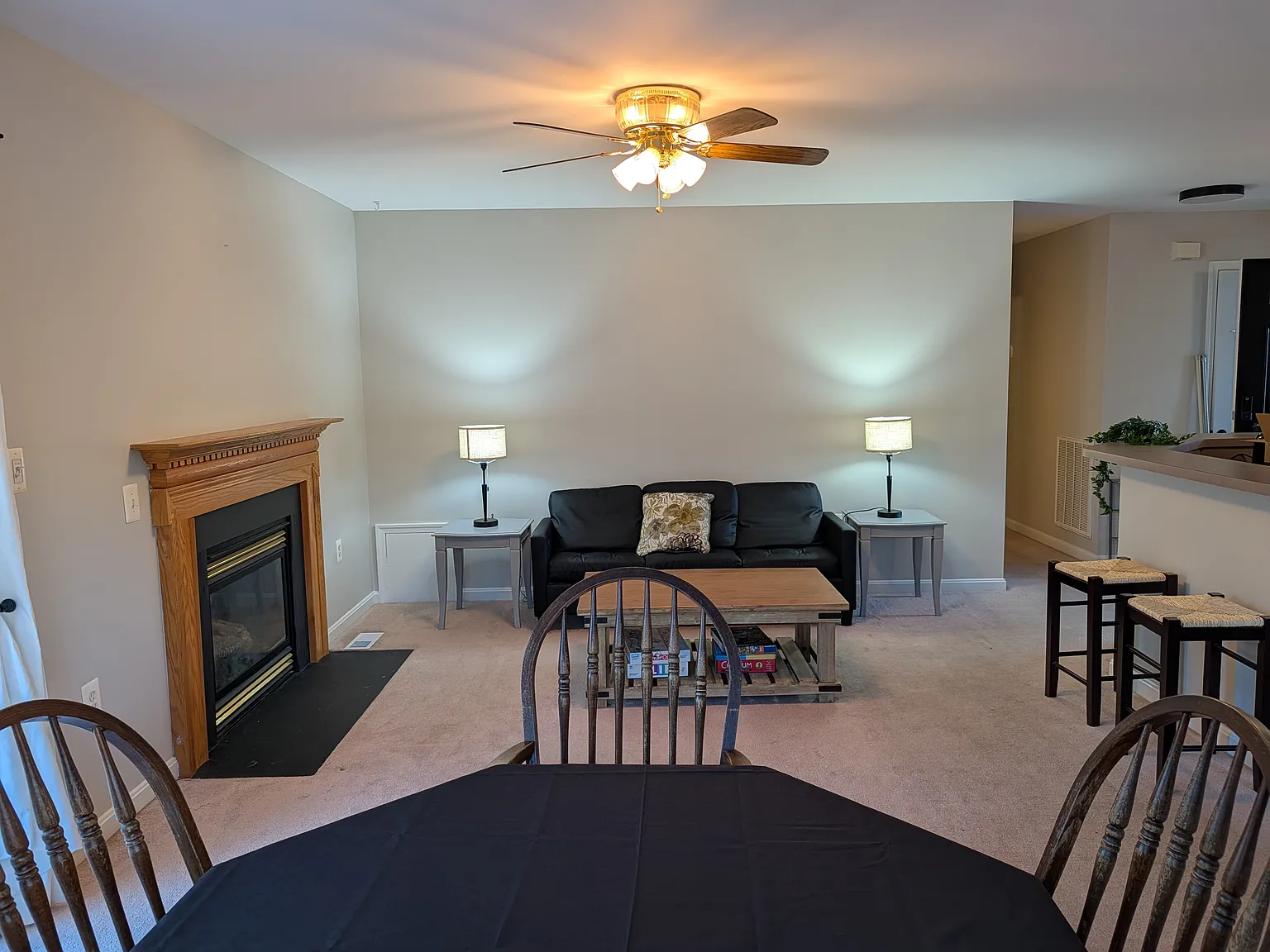3 bed, 2.5 bath, 1674 sqft, $2,450 — Photo 2