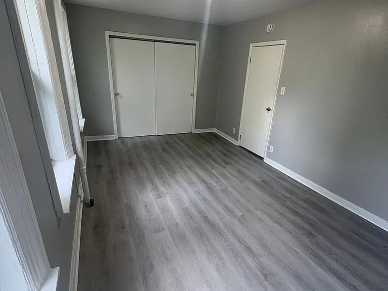 280 Hawthorne Ave — Photo 1