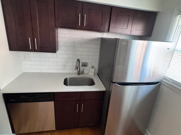 9030 Kenton Ave APT 1W, Skokie, IL 60076