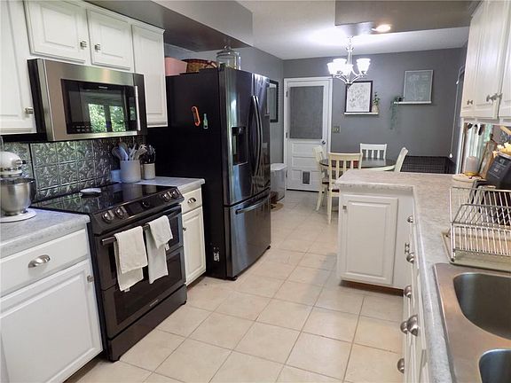 4th image of 804 N 6th St