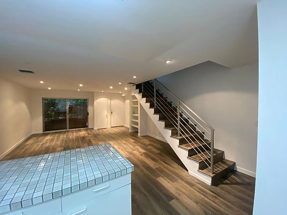 2nd image of 849 S Shenandoah St #104