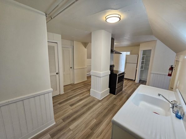227 Rockingham St #3