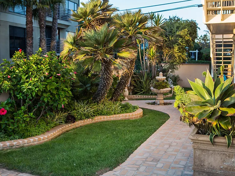 3003 Ocean Front Walk #1/2 — Photo 35