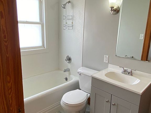 5th image of 1340 L Ave NE