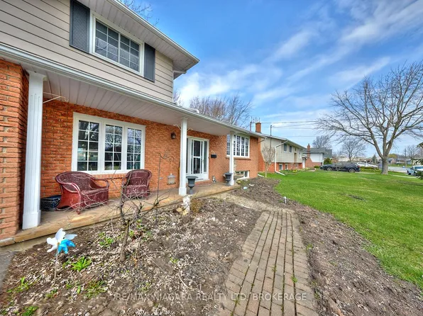 953 Grandview Rd, Fort Erie, ON L2A 5R4