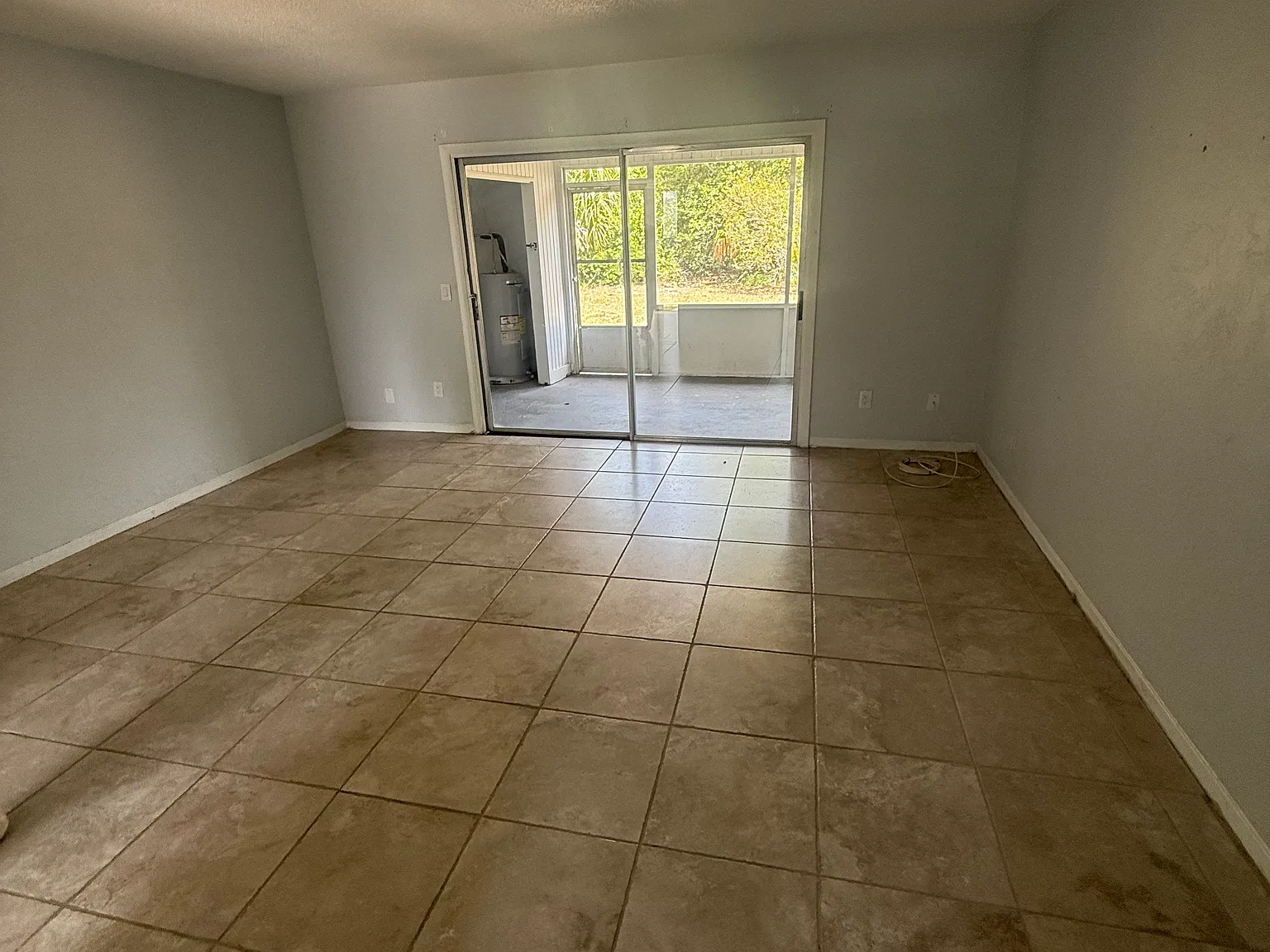 2 bed, 1.5 bath, 950 sqft, $1,600 — Photo 3
