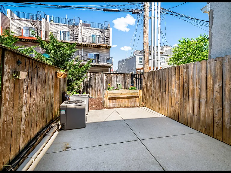1346 Towson St — Photo 27