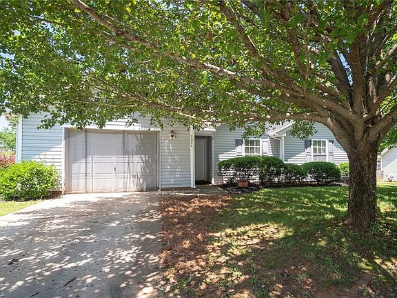 4th image of 3984 Landerwood Dr