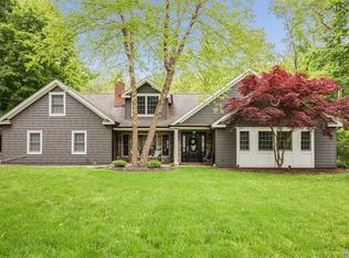 18 Melody Ln, Huntington, NY 11743