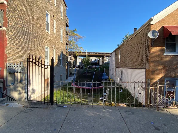 2252 W 21st St, Chicago, IL 60608